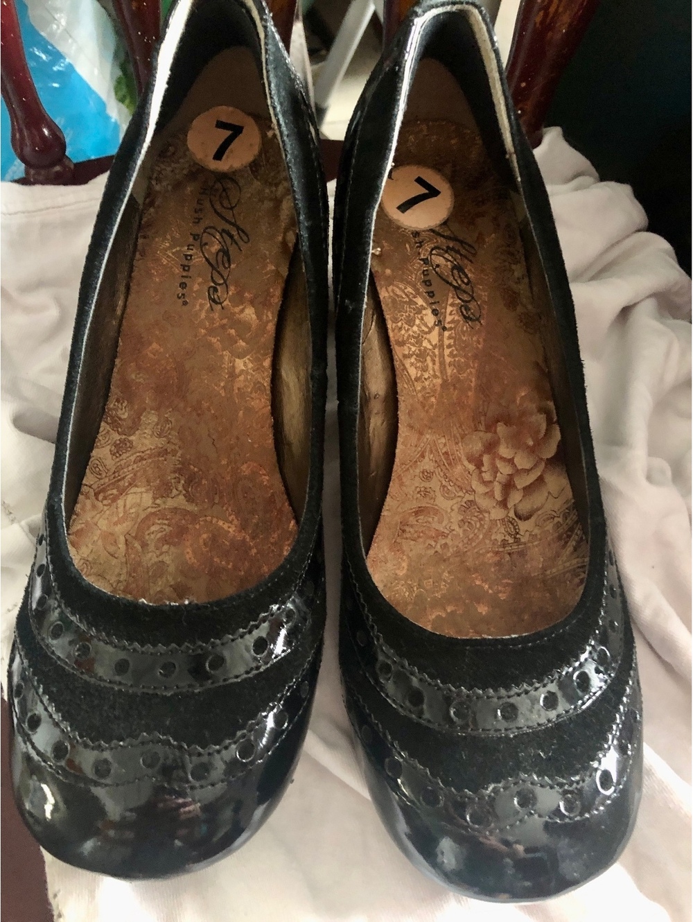 Y2K Hush Puppies Steps Black Brogue Heel Pumps Size 7 Office Siren 2000s - Picture 5 of 7